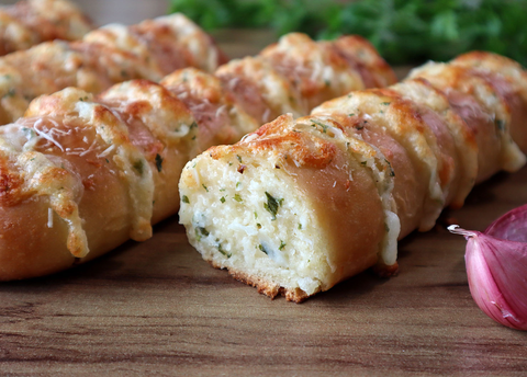 Homemade garlic bread for barbecue: simple step-by-step